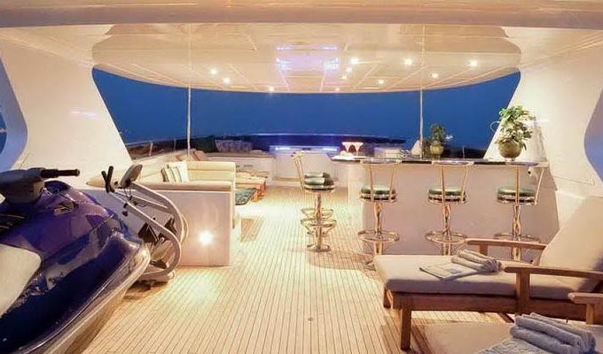 Location Yacht Luxe Marseille avec equipage jacuzzi