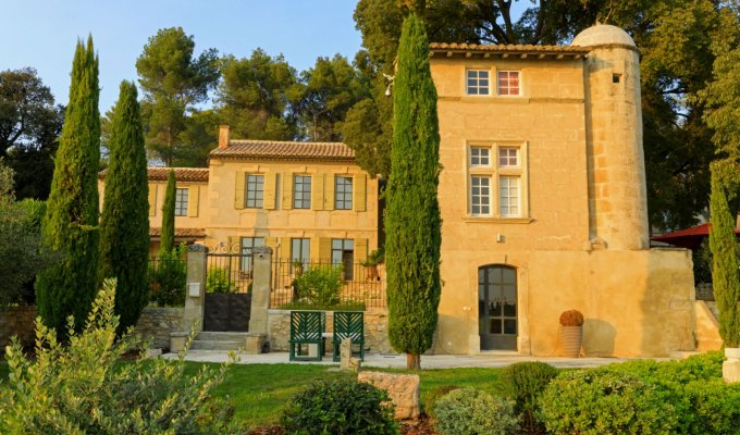 Location villa luxe Saint Remy de Provence avec piscine privee & personnel