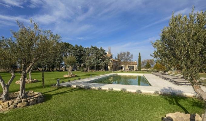 Location villa luxe Saint Remy de Provence avec piscine privee chauffee et personnel