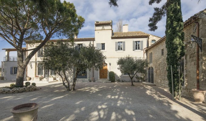 Location villa luxe Saint Remy de Provence avec piscine privee chauffee et personnel