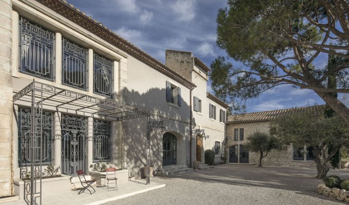 Location villa luxe Saint Remy de Provence avec piscine privee chauffee et personnel