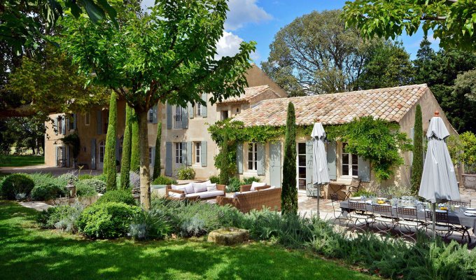 Location villa luxe Saint Remy de Provence avec piscine privee chauffee et personnel