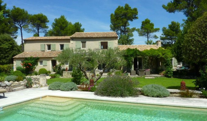 Location villa luxe Saint Remy de Provence avec piscine privee chauffee et personnel