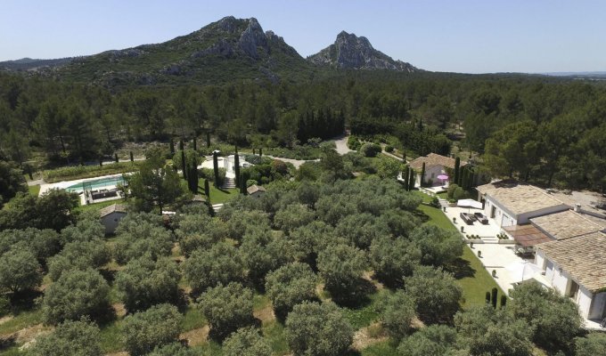 Location villa luxe Saint Remy de Provence avec piscine privee chauffee et personnel