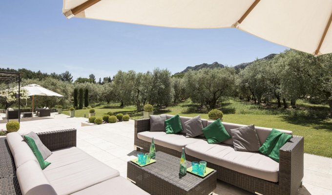 Location villa luxe Saint Remy de Provence avec piscine privee chauffee et personnel