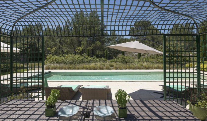 Location villa luxe Saint Remy de Provence avec piscine privee chauffee et personnel