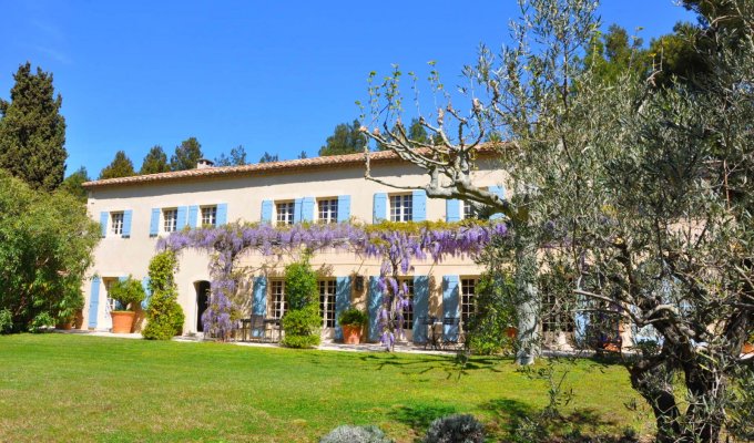 Location villa luxe Saint Remy de Provence avec piscine privee chauffee et personnel