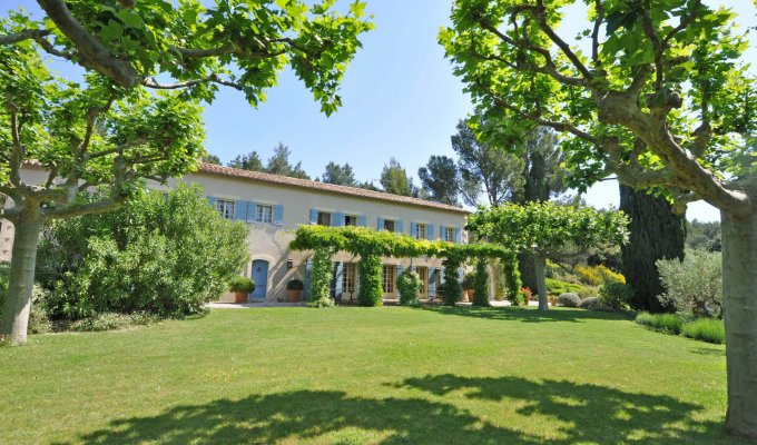 Location villa luxe Saint Remy de Provence avec piscine privee chauffee et personnel