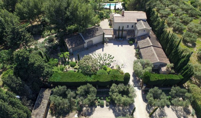 Location villa luxe Saint Remy de Provence avec piscine privee chauffee et personnel