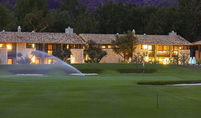 Location villa luxe Saint Remy de Provence avec piscine chauffee & personnel