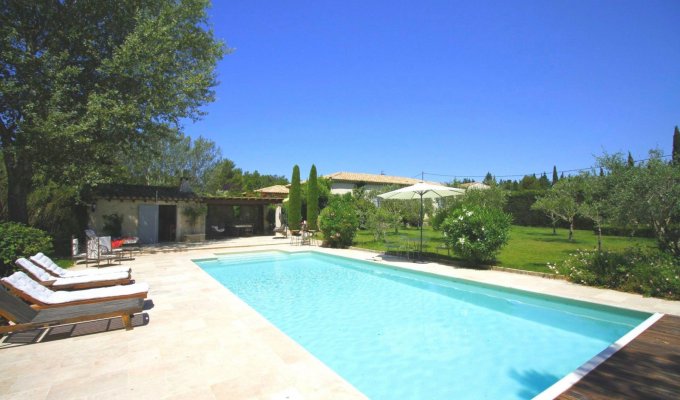 Location villa luxe Saint Remy de Provence avec piscine privee chauffee et personnel