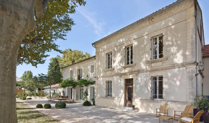 Avignon location villa luxe Provence avec piscine privee et personnel