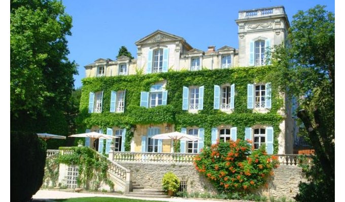 Avignon location villa luxe Provence avec piscine privee & personnel
