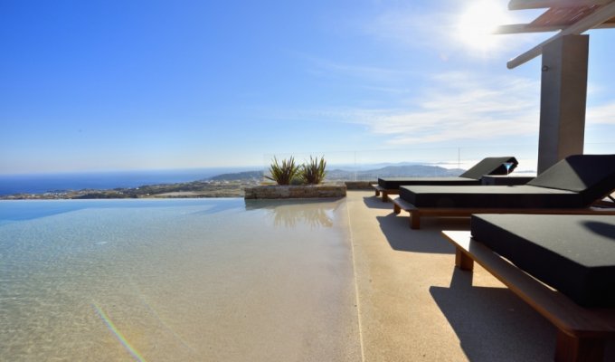 Location villa vacances à Mykonos au sommet de la colline et avec vue sur la mer Égée