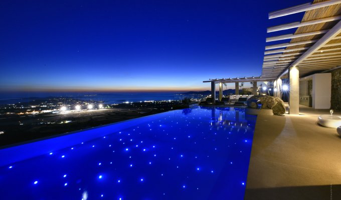 Location villa vacances à Mykonos au sommet de la colline et avec vue sur la mer Égée