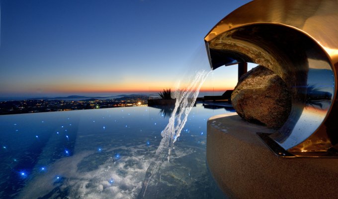 Location villa vacances à Mykonos au sommet de la colline et avec vue sur la mer Égée