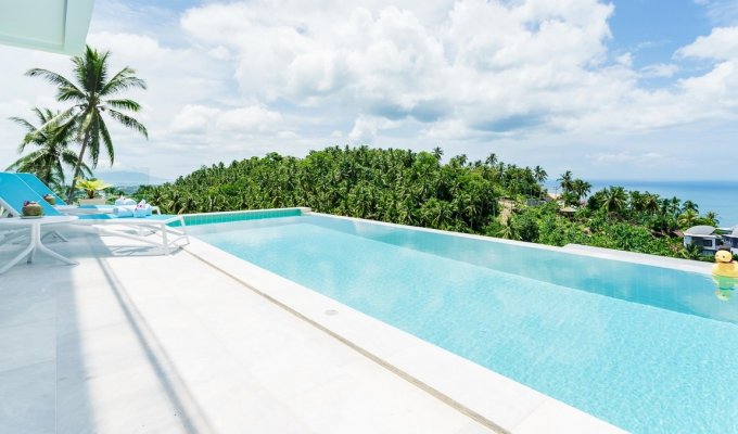 Location Villa sur les hauteurs avec piscine privée