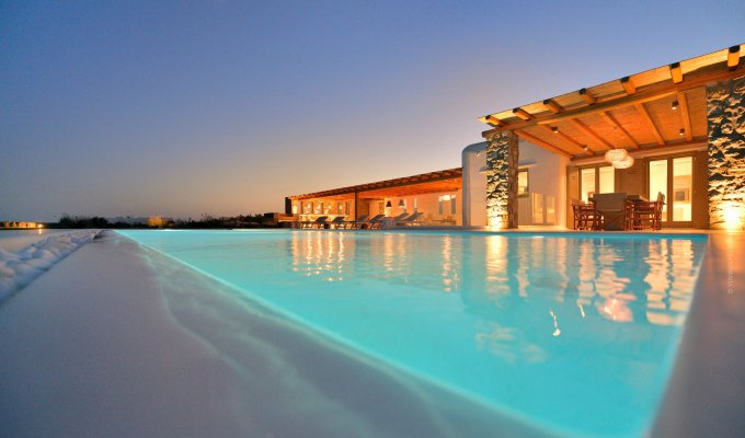 Grece Location Villa Mykonos vue mer avec piscine privée surplombant la baie d'Elia