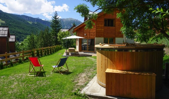 Location Chalet Luxe Serre Chevalier pied des pistes jacuzzi