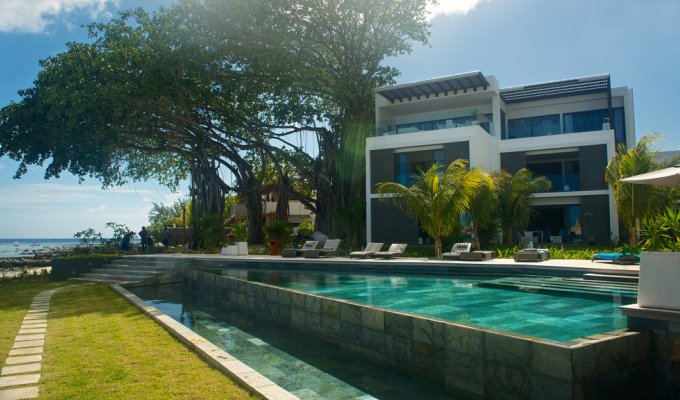 Location Appartement à Rivière Noire en front de mer avec piscine et vue imprenable sur l’océan 