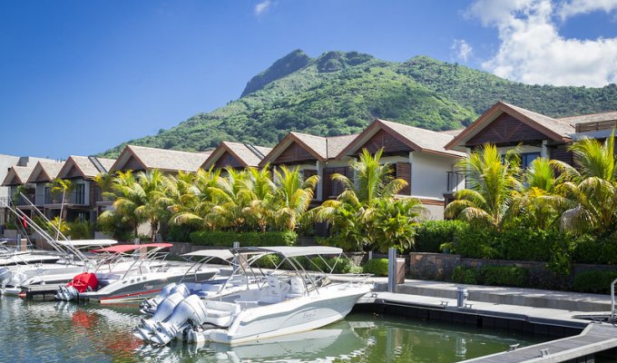 Location Duplexe Ile Maurice à Rivière Noire avec balcon et vue sur la marina