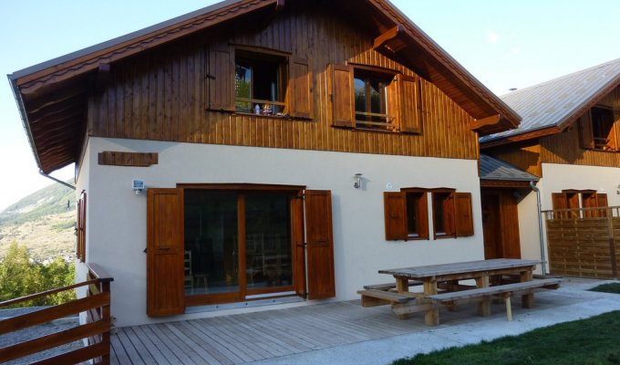 Location Chalet Les Orres pied des pistes vue montagne