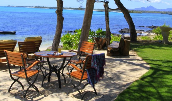 Location villa Ile Maurice pieds dans l'eau à Poste Lafayette proche Belle Mare avec piscine privée