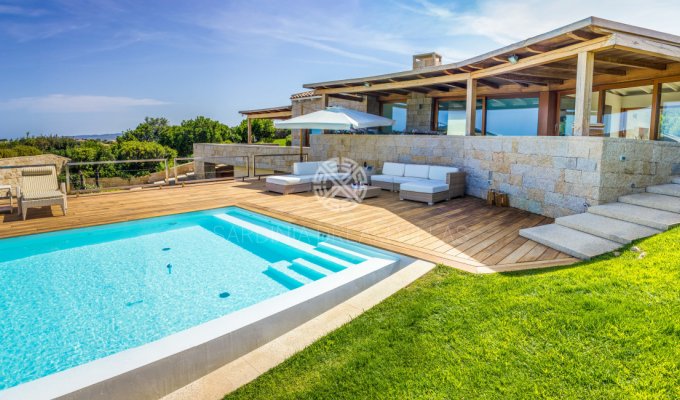 Location villa en Sardaigne avec piscine privée et Personnel