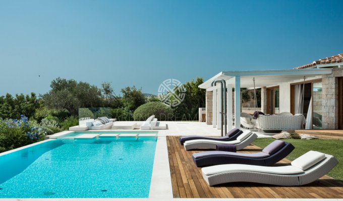 Location villa en Sardaigne avec piscine privée et Personnel