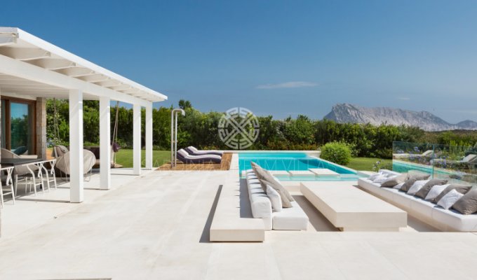 Location villa en Sardaigne avec piscine privée et Personnel