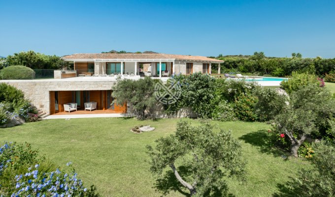 Location villa en Sardaigne avec piscine privée et Personnel