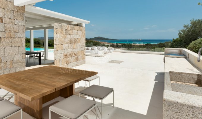 Location villa en Sardaigne avec piscine privée et Personnel