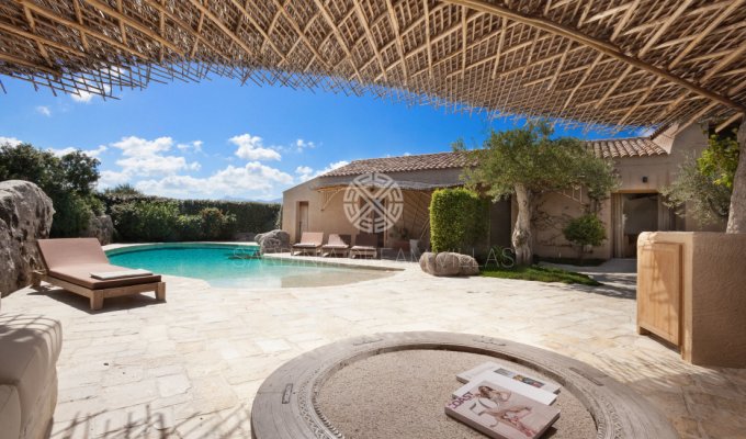 Location villa en Sardaigne avec piscine privée et Personnel