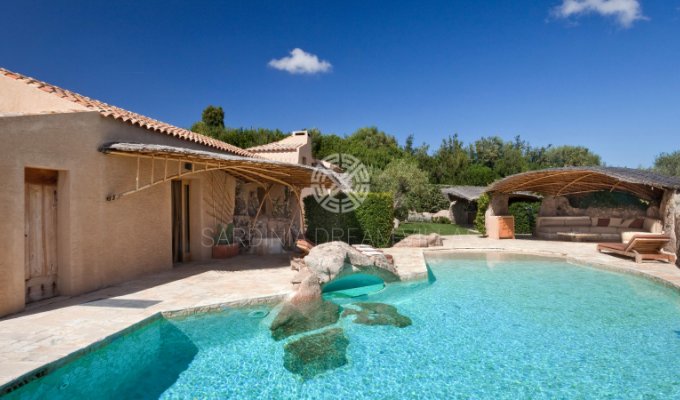 Location villa en Sardaigne avec piscine privée et Personnel