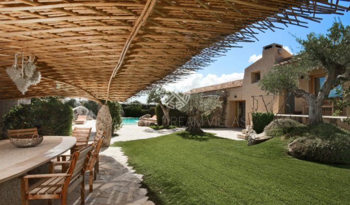 Location villa en Sardaigne avec piscine privée et Personnel