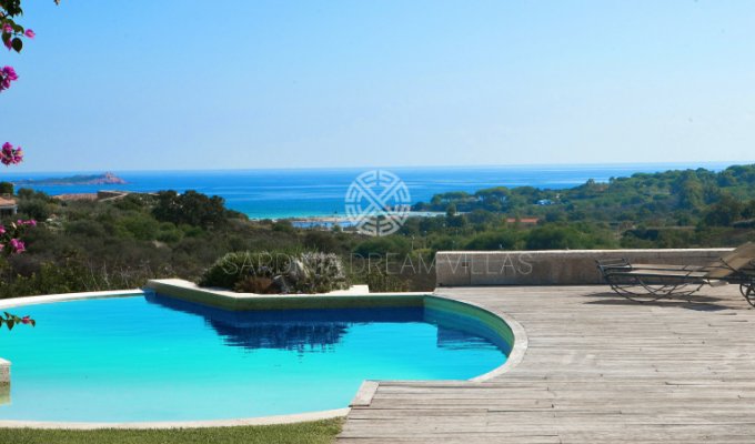 Location villa en Sardaigne avec piscine privée et Personnel