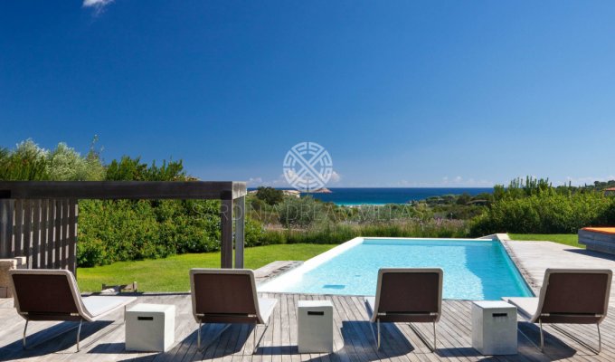 Location villa en Sardaigne avec piscine privée et Personnel