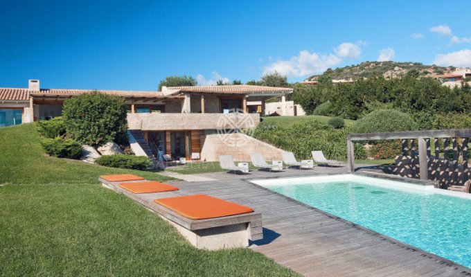 Location villa en Sardaigne avec piscine privée et Personnel