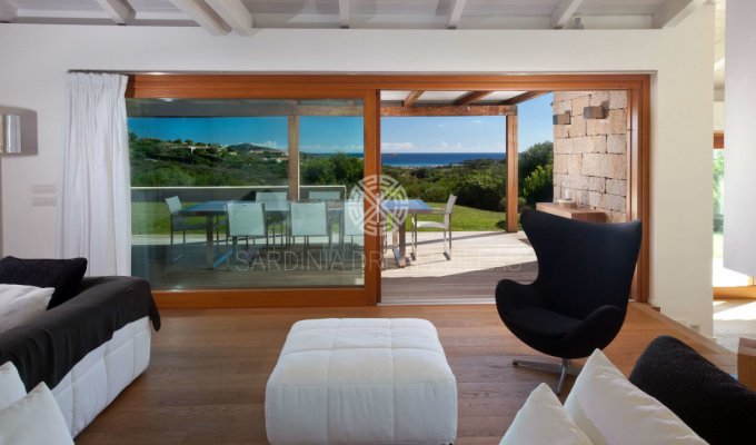 Location villa en Sardaigne avec piscine privée et Personnel