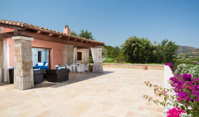 Location villa en Sardaigne avec piscine privée et Personnel