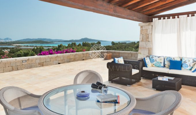 Location villa en Sardaigne avec piscine privée et Personnel