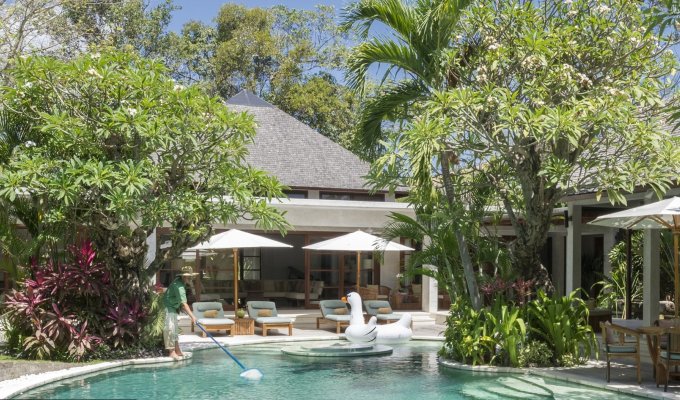 Indonesie Bali Location Villa Seminyak avec piscine privée et à 300m de la plage et personnel