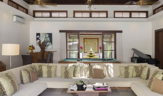 Indonesie Bali Location Villa Seminyak avec piscine privée et à 300m de la plage et personnel