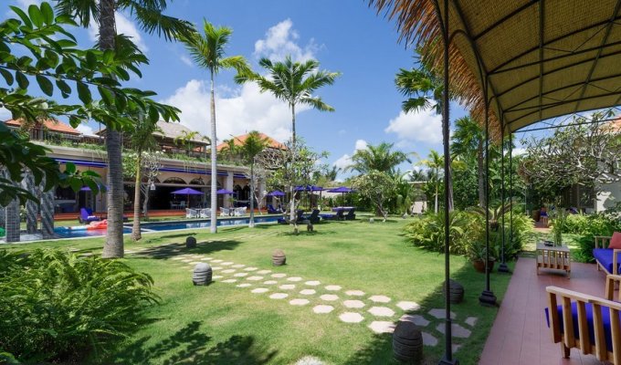 Location villa Bali Seminyak piscine privée au bord de la mer avec personnel  