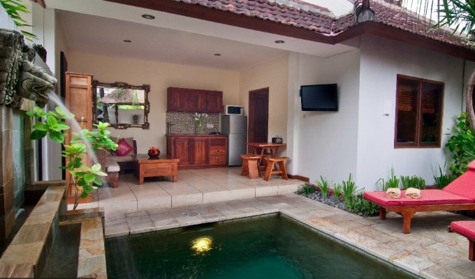 Location villa Bali Seminyak piscine privée proche de la mer avec personnel  