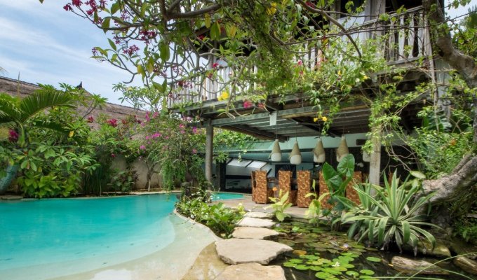 Location villa Bali Seminyak piscine privée à 100m de la plage avec personnel  