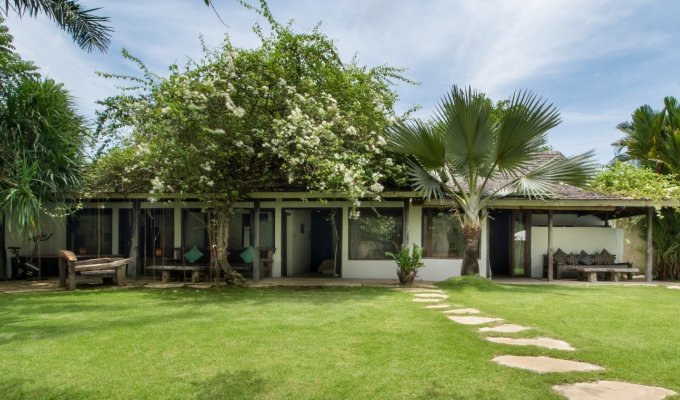 Location villa Bali Seminyak piscine privée à 100m de la plage avec personnel  