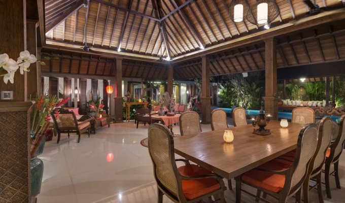 Location villa Bali Seminyak piscine privée à 300m de la plage et avec personnel