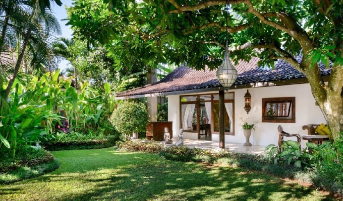 Location villa Bali Seminyak piscine privée proche de la plage avec personnel  