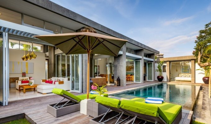 Location villa Bali Seminyak piscine privée au bord de la mer avec personnel  